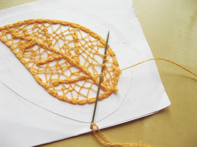 Needle Lace Skeleton Leaves - Daliute - 來自立陶宛的親吻!