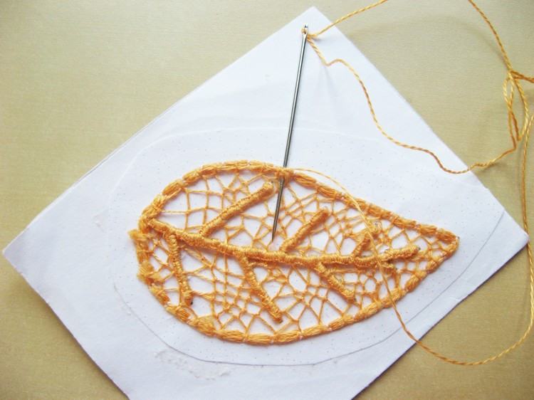 Needle Lace Skeleton Leaves - Daliute - 來自立陶宛的親吻!