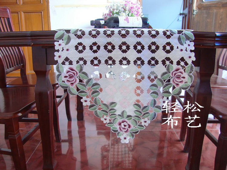 【引用】淘寶網(wǎng)~欣賞外貿(mào)出口~鏤空機(jī)繡臺(tái)布 - 秋林紅葉 -