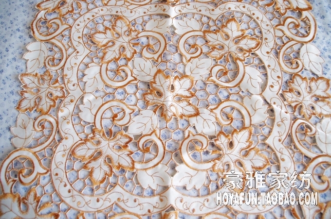 【引用】淘寶網(wǎng)~欣賞外貿(mào)出口~鏤空機(jī)繡臺(tái)布 - 秋林紅葉 -