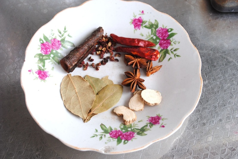 廚藝小白也能學(xué)會(huì)的美味鹵雞腿 - 荷塘秀色 - 茶之韻