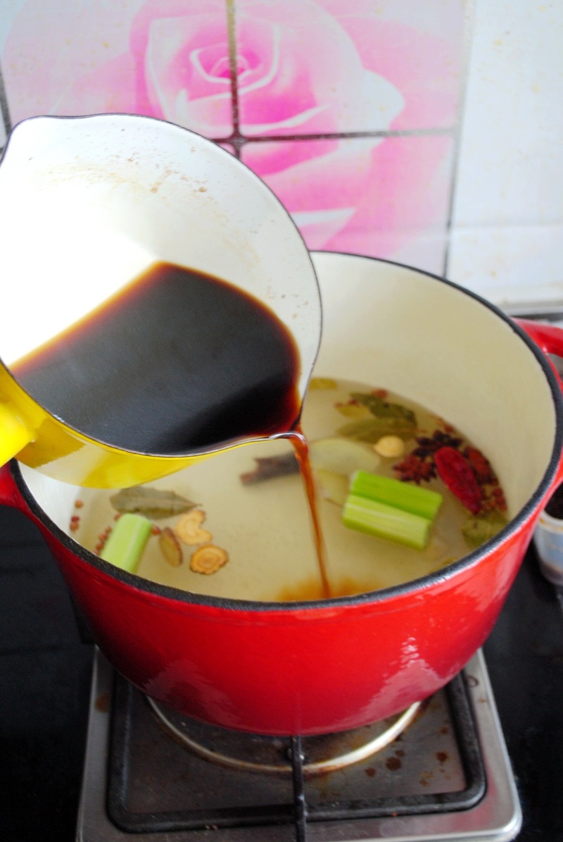 廚藝小白也能學(xué)會(huì)的美味鹵雞腿 - 荷塘秀色 - 茶之韻