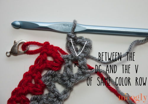 How to #Crochet the Moroccan Tile Afghan :: a photo and video tutorial for this amazing stitch!