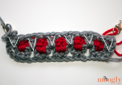How to #Crochet the Moroccan Tile Afghan :: a photo and video tutorial for this amazing stitch!