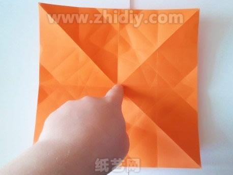 可以看到任何折紙都會使用到手的輔助