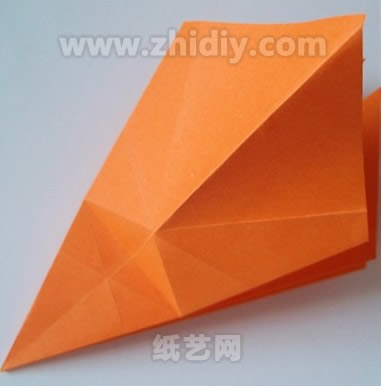 繼續(xù)展開相關(guān)的折痕